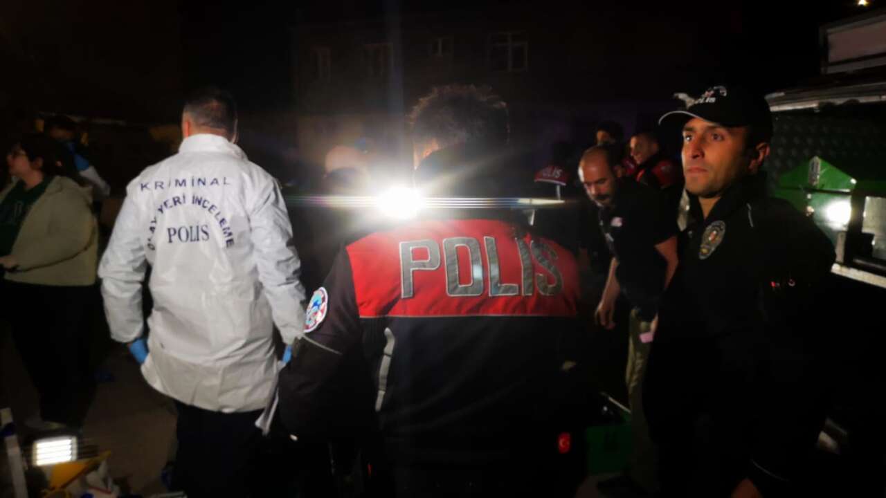 2 çocuk babası adam, cami önünde başından vurulmuş halde ölü bulundu 16